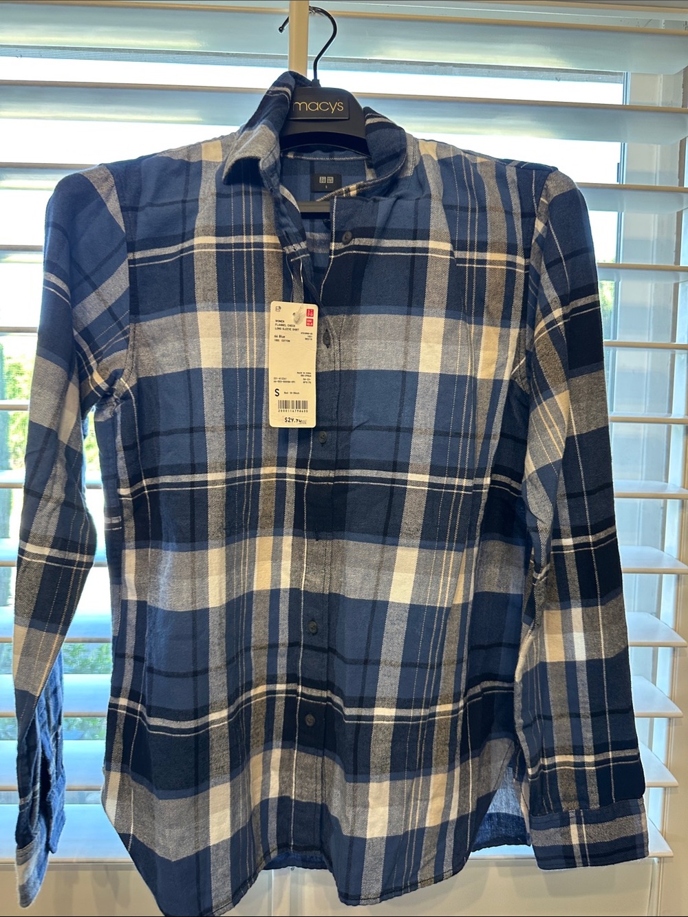 Uniqlo Navy and White Plaid Casual Button-Down Shirt